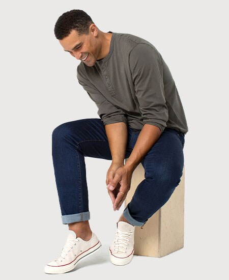 beige jeans mens outfit